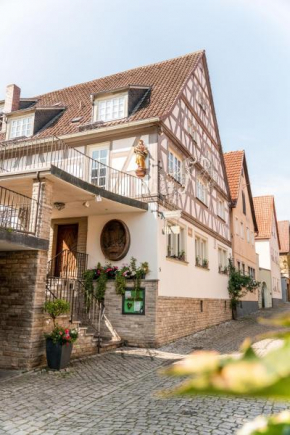 Гостиница Gasthaus & Weingut zum Stern  Зульцфельд-На-Майне